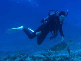スタッフ 黒木清二とカメ